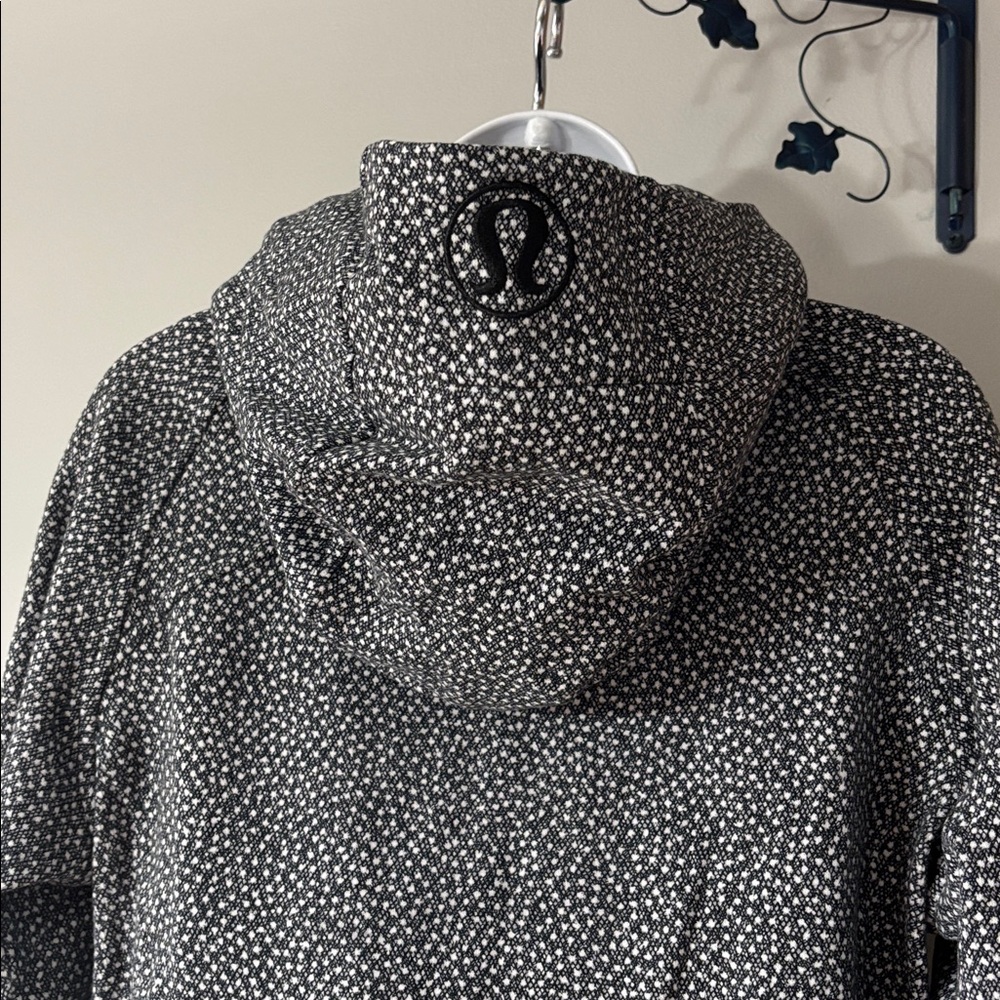 Lululemon Scuba Hoodie IV - Frozen Fizz (White & Black) - Picture 9 of 9